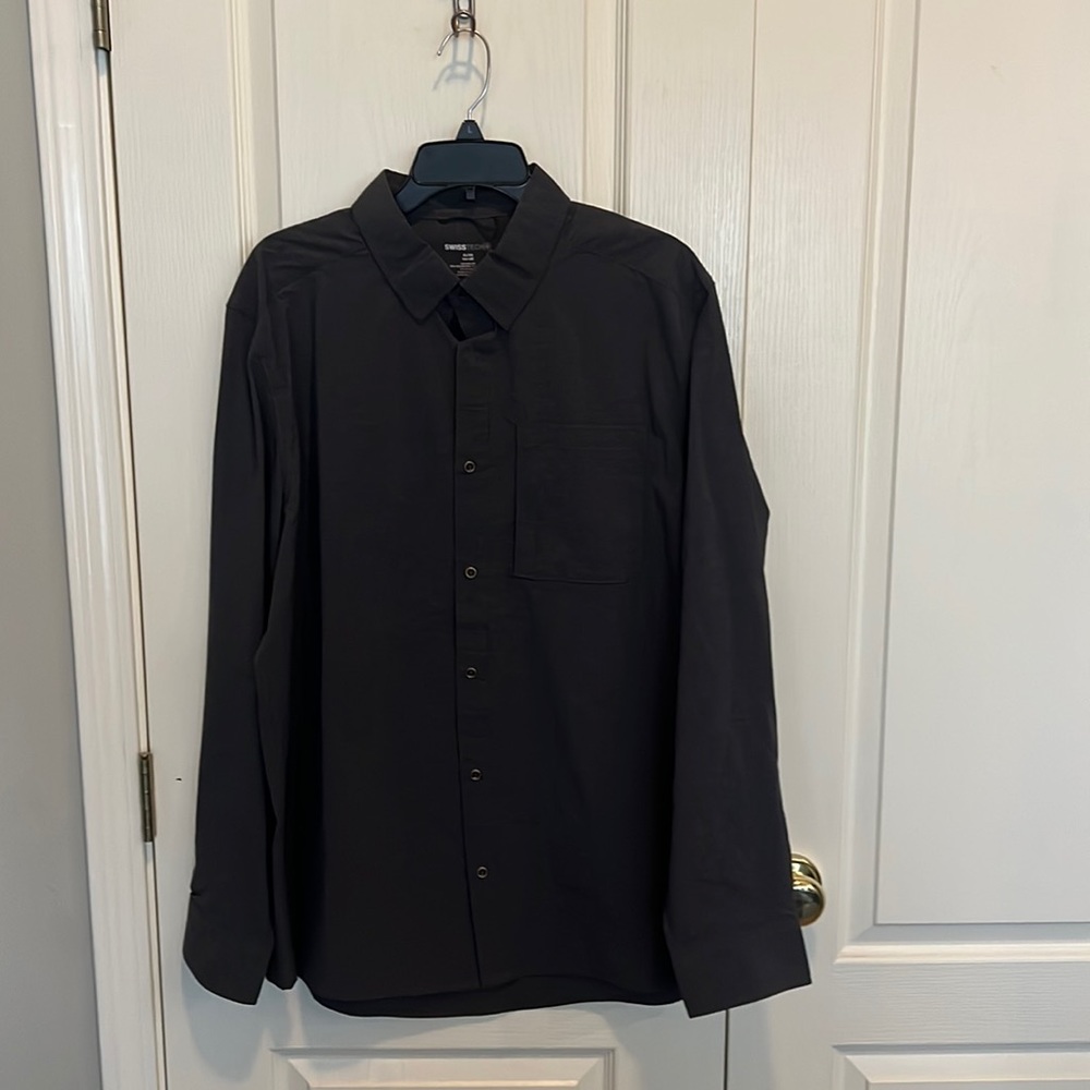 Swiss Tech button down casual dress shirt- XL LIKE NEW!